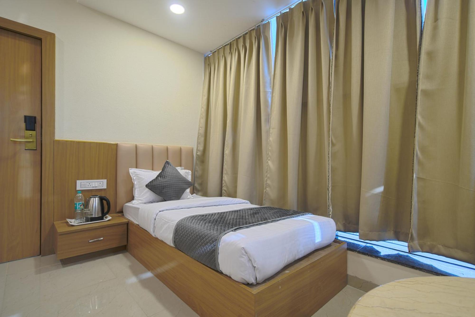 Hotel Shivlok 乌贾因 客房 照片