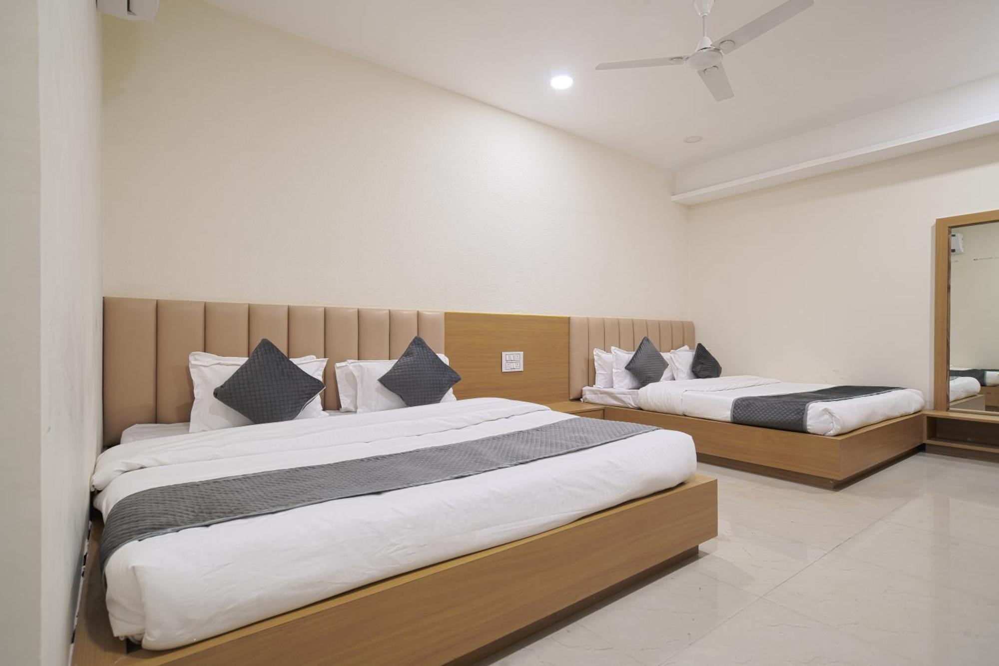 Hotel Shivlok 乌贾因 客房 照片