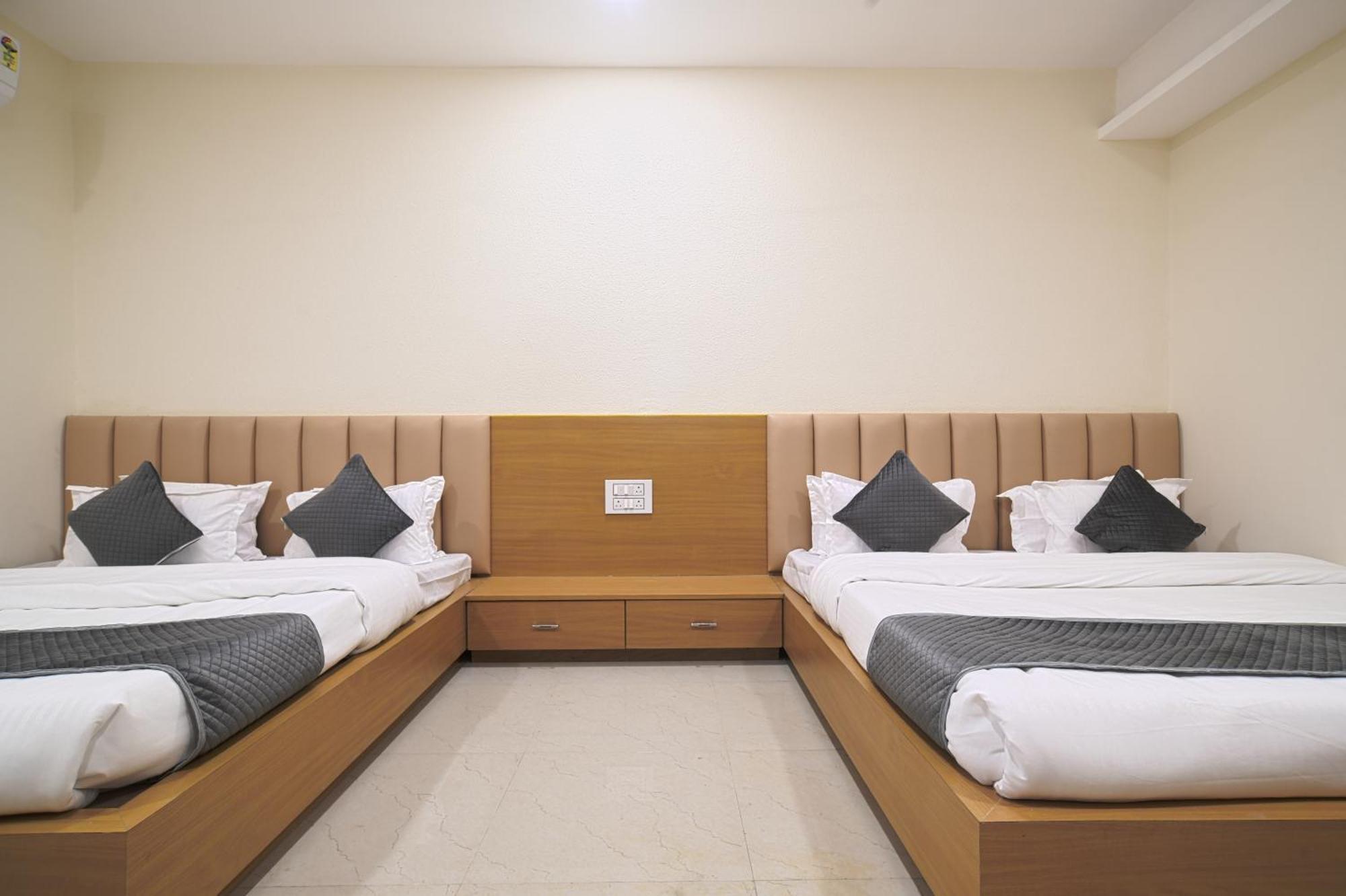 Hotel Shivlok 乌贾因 客房 照片