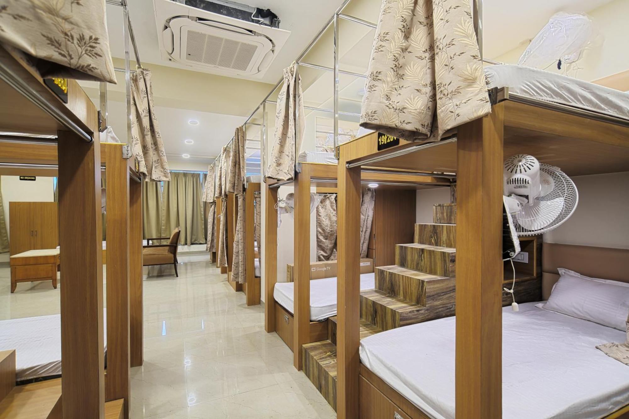 Hotel Shivlok 乌贾因 外观 照片