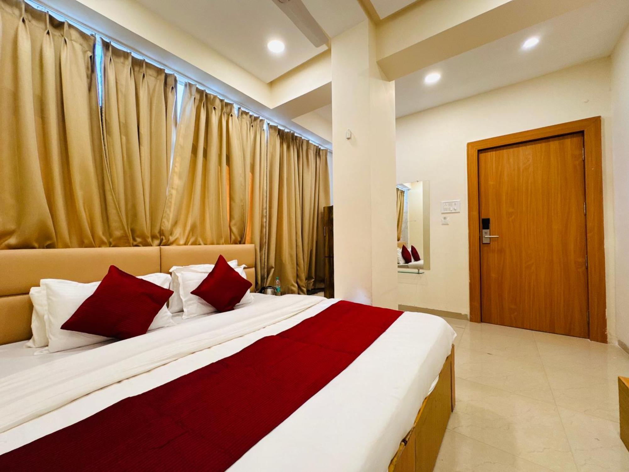 Hotel Shivlok 乌贾因 外观 照片