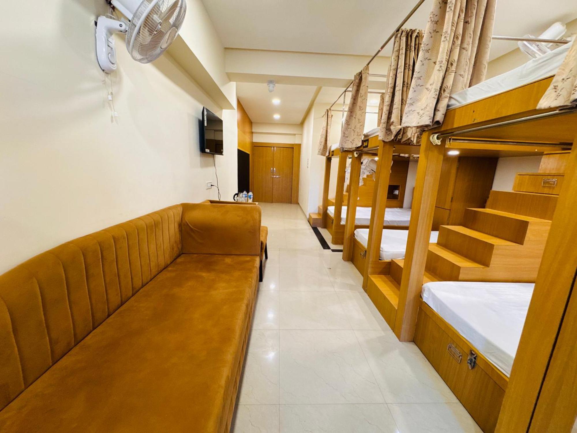 Hotel Shivlok 乌贾因 外观 照片